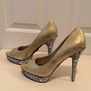 Rachel roy cream and silver detailed platform NWT PEEP TOE PUMPS